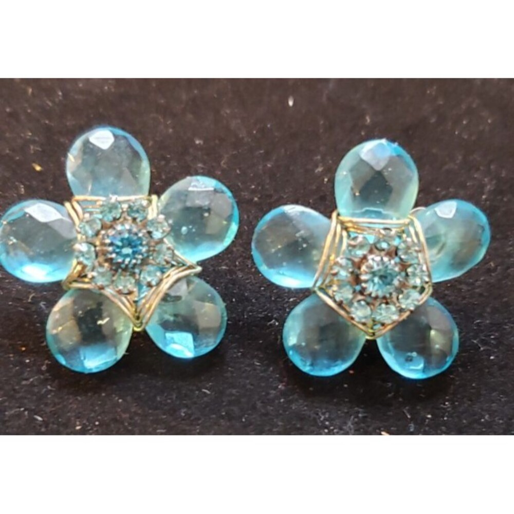 Vintage Light Blue Crystal Wire Wrapped Clip-on Earrings with Rhinestones